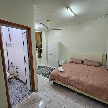Ruhani Homestay 3 Kb - 4 Bedroom Fully Airconditioned With Wifi & Netflix โกตาบารู ภายนอก รูปภาพ
