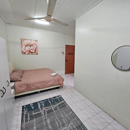 Ruhani Homestay 3 Kb - 4 Bedroom Fully Airconditioned With Wifi & Netflix โกตาบารู ภายนอก รูปภาพ