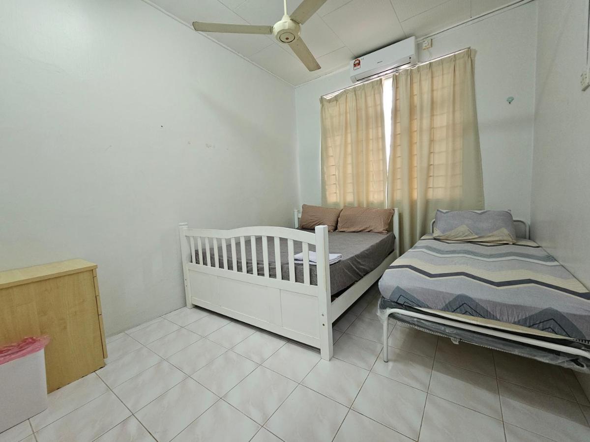 Ruhani Homestay 3 Kb - 4 Bedroom Fully Airconditioned With Wifi & Netflix โกตาบารู ภายนอก รูปภาพ