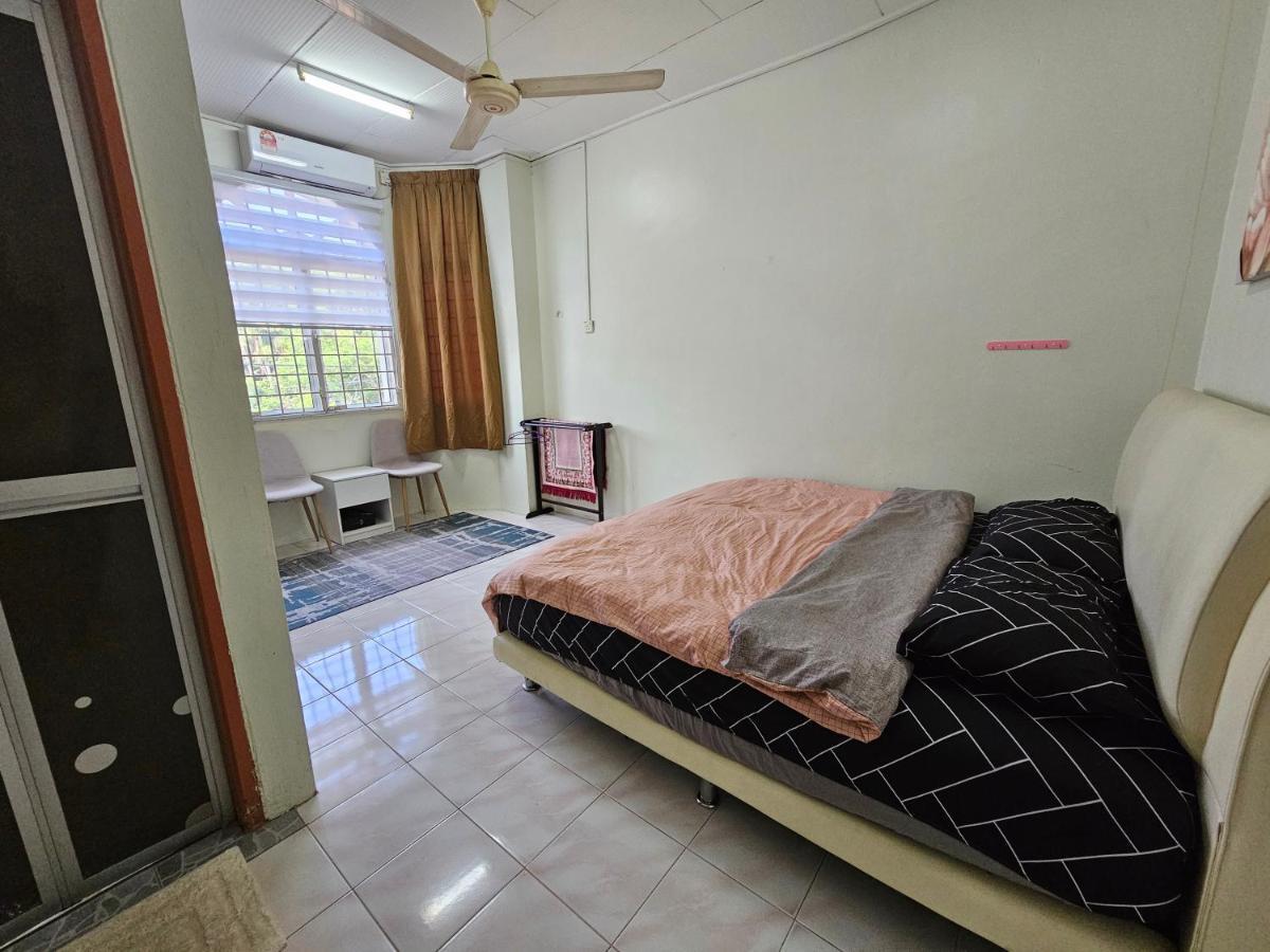 Ruhani Homestay 3 Kb - 4 Bedroom Fully Airconditioned With Wifi & Netflix โกตาบารู ภายนอก รูปภาพ