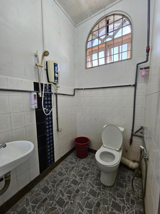 Ruhani Homestay 3 Kb - 4 Bedroom Fully Airconditioned With Wifi & Netflix โกตาบารู ภายนอก รูปภาพ