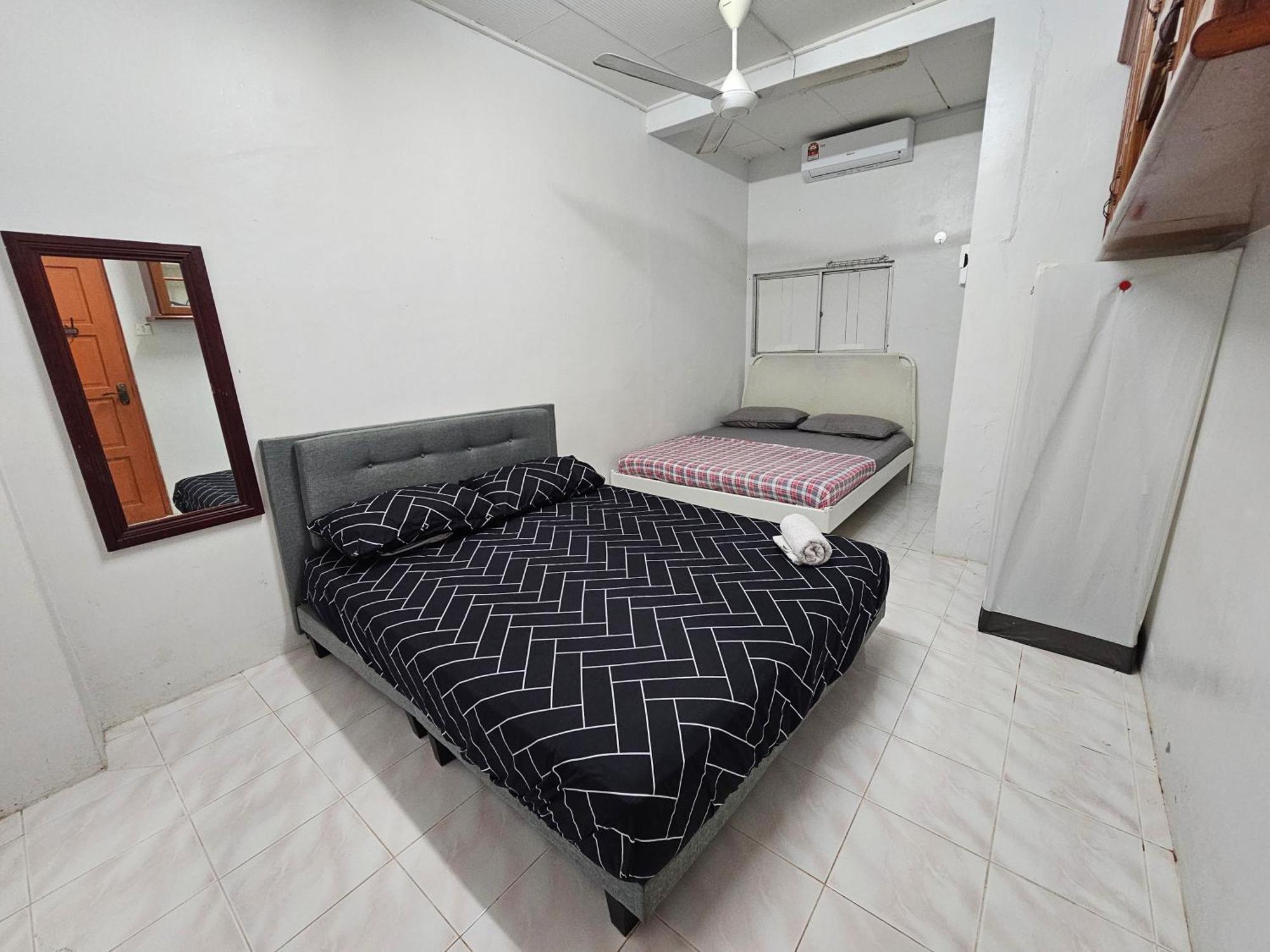 Ruhani Homestay 3 Kb - 4 Bedroom Fully Airconditioned With Wifi & Netflix โกตาบารู ภายนอก รูปภาพ
